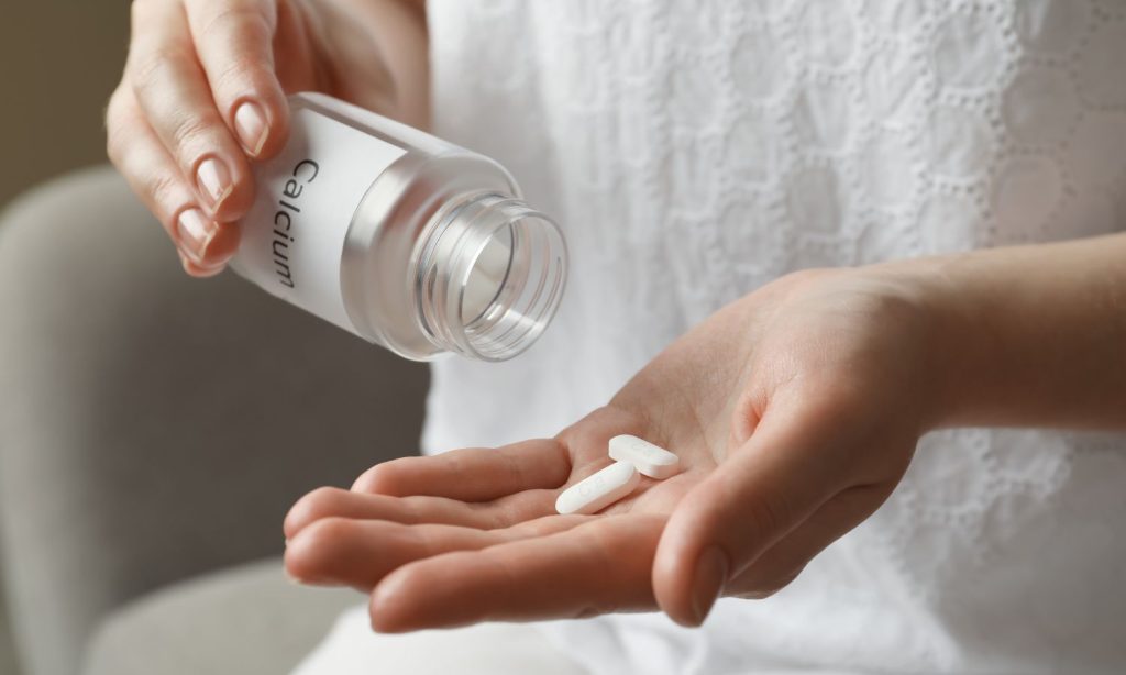 Unlock Faster Healing with Calcium for Stress Fractures חיים מאוזנים